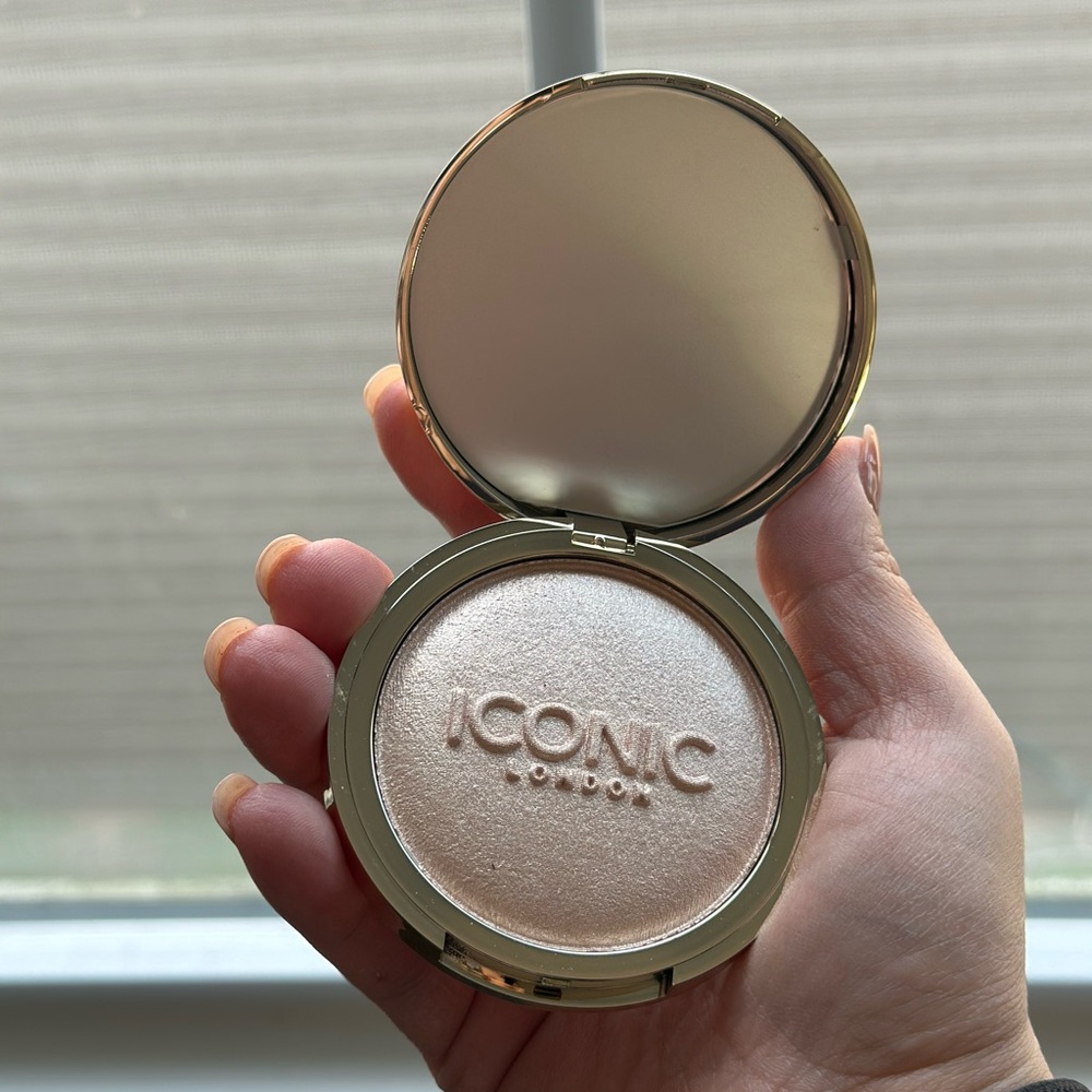 NWT Iconic London Lit & Luminous highlighter